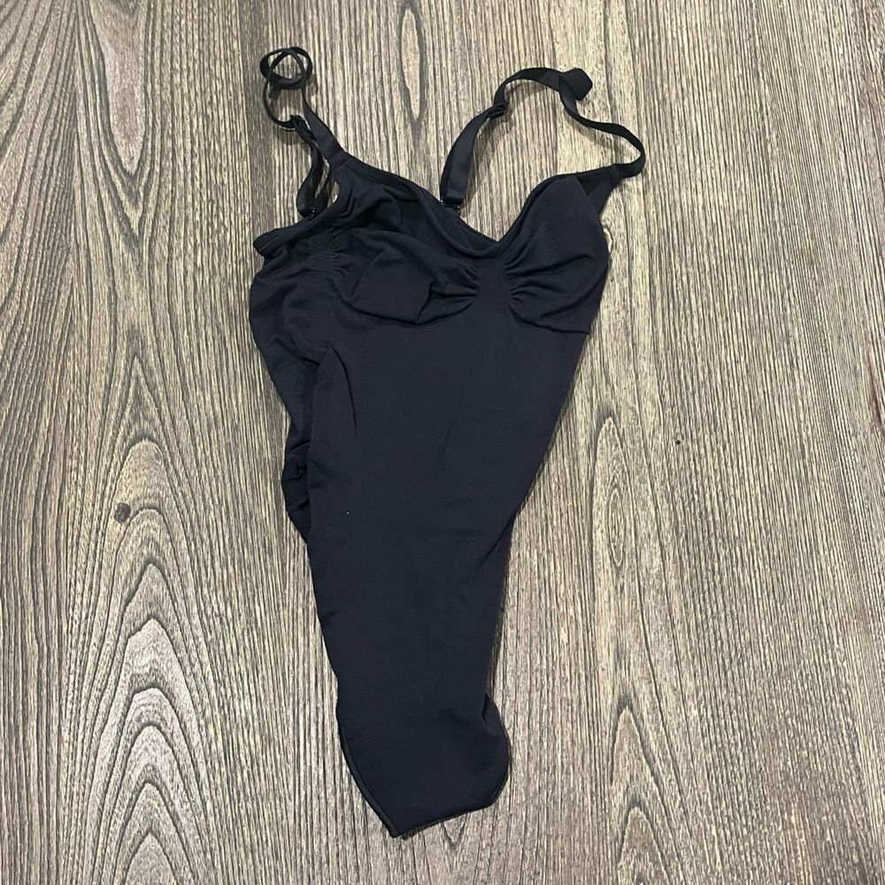 NWOT Skims Seamless Sculpt Thong Bodysuit Scoop Neck Shapewear Onyx Size M